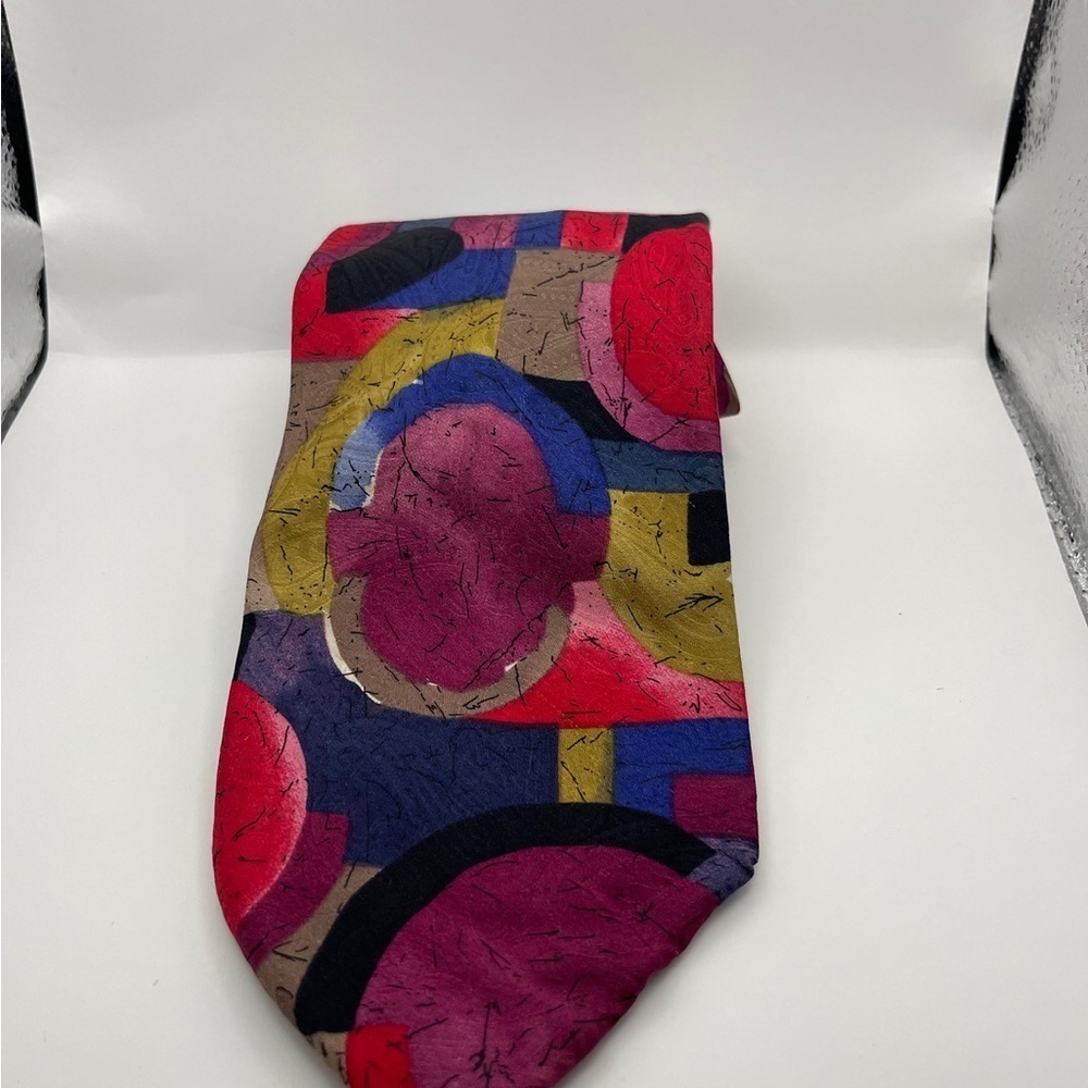 Vibrant Abstract Tie in Red, Blue, and Gold